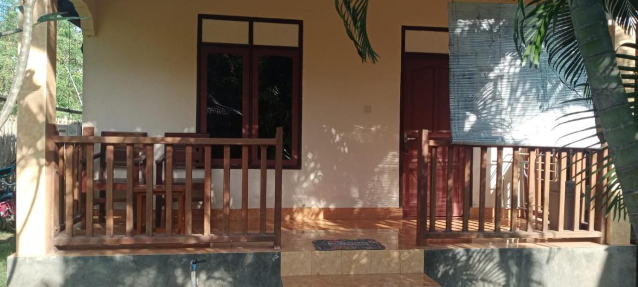 Puring Bungalows Gili Air Exterior photo